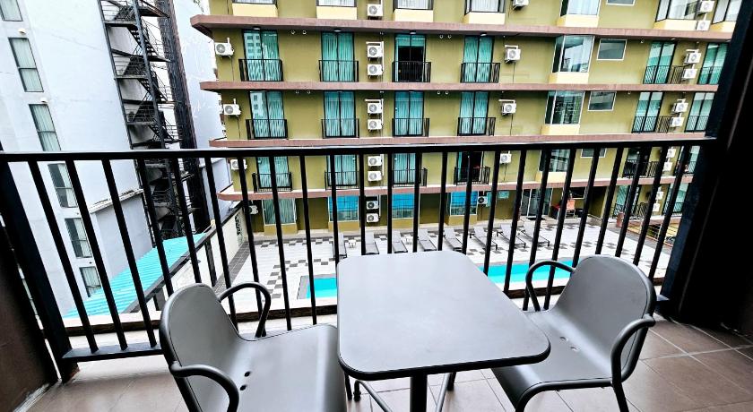 Image of Deluxe with Balcony - Non-smoking 1