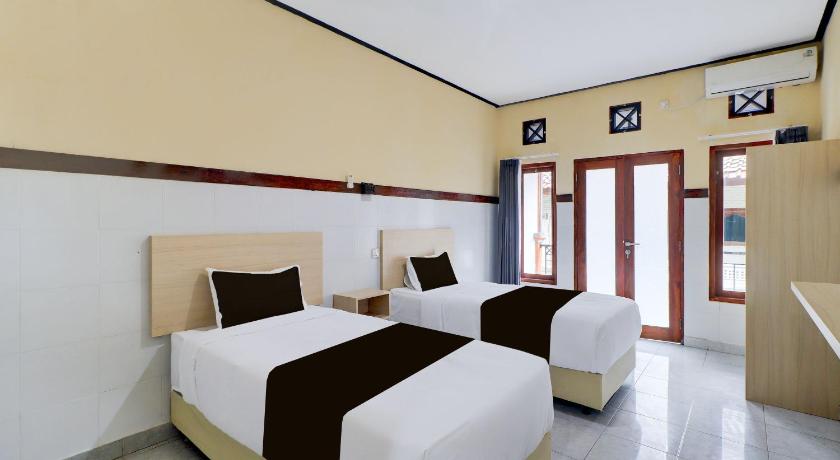 Townhouse Oak Legian Near Kuta Beach Formerly Sayang Maha Merta - image 3