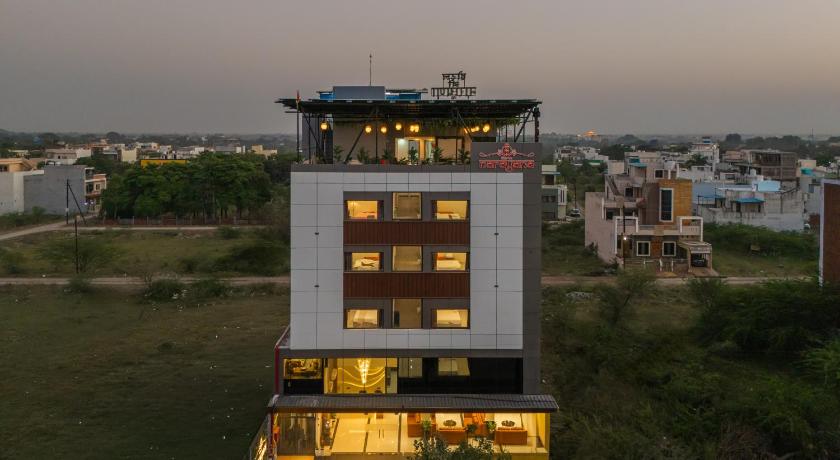 Perfectstayz Premium Shree Narayana at Mahakal temple road