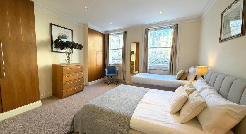Buckingham Palace View Apartment
