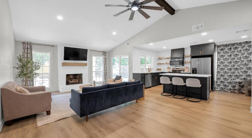 더 우드랜즈 (TX) Fire Pit Grill Hammock King Bed 4성급 숙소 수영장