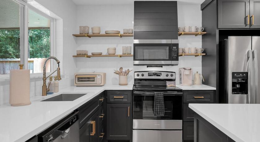 더 우드랜즈 (TX) Fire Pit Grill Hammock King Bed 4성급 숙소 객실