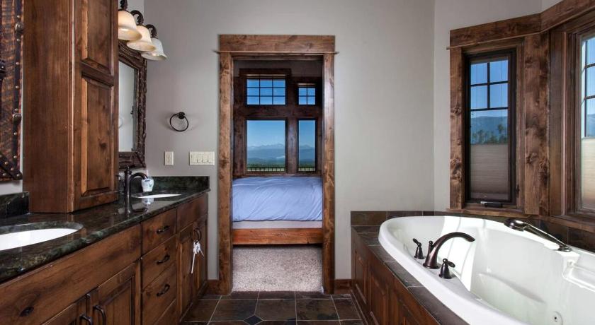西冰川 (蒙大拿) Amazing Log Cabin Rental with Pool Table in the Mountains in West Glacier, Montana 4星级 住宿 泳池