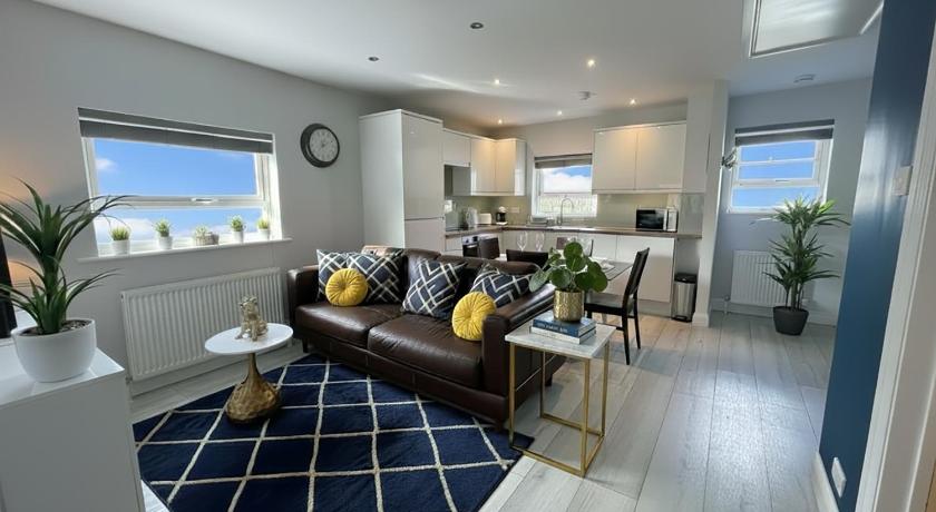 Short Walk from Station - Luxury City Apartment