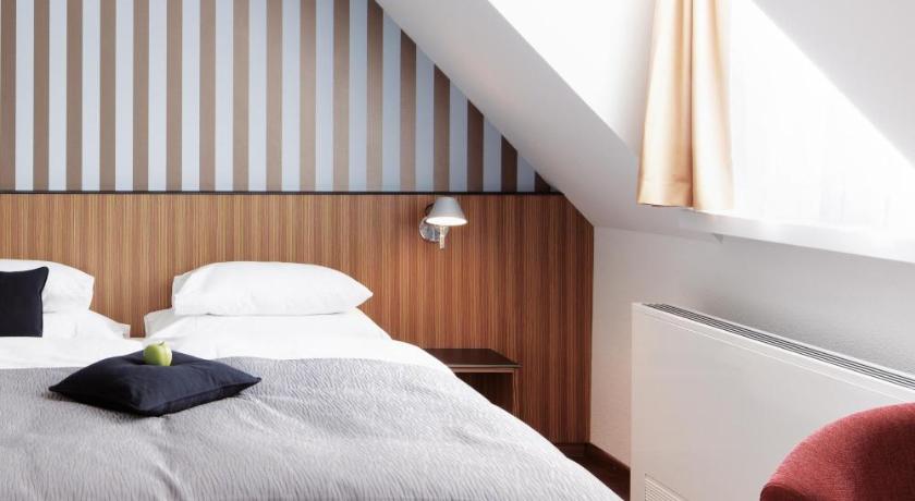 Image of Standard Double King Bed 6