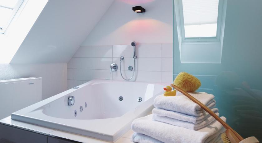 Image of Standard Double King Bed 8