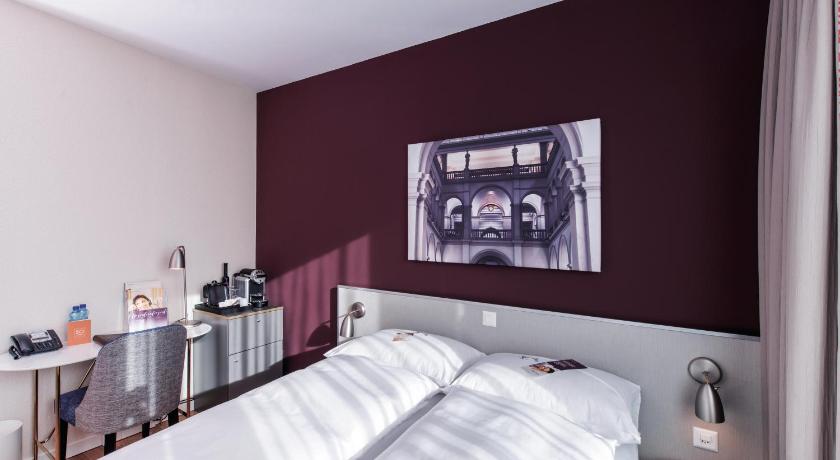 Image of Standard Queen 8