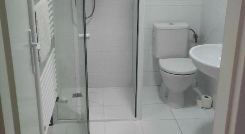 카메니키 세노브 Varhany 2성급 게스트하우스 스위트룸