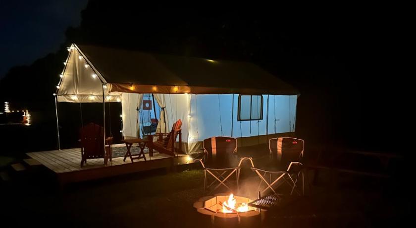 카스빌 (MO) Peaceful Glamping Retreat at Roaring River 3성급 숙소 수영장