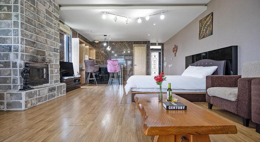 Gyeongju Kyeongju JS Pet Poolvilla 2-Star Guesthouse pool