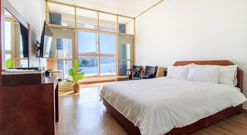 Tongyeong Tongyoung Martis Beach Pension 3-Star Guesthouse exterior