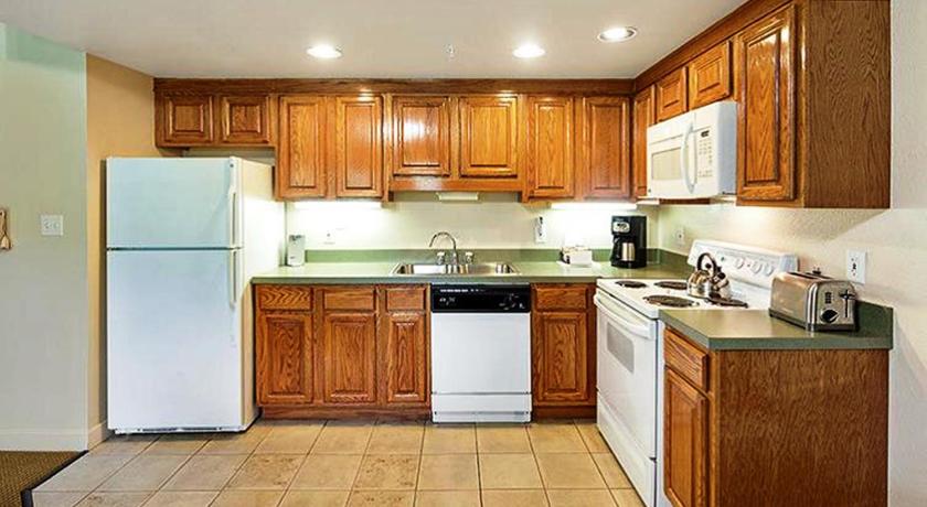 Image of 1 BEDROOM 1 KING SUITE PLUS WITH SOFABED 6
