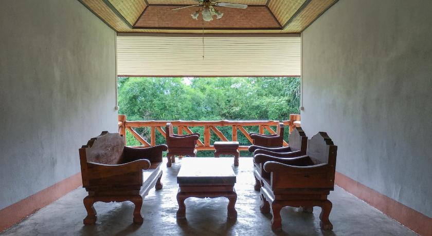 a room with chairs, tables, and chairs, Baan Khue Wieng Resort in Mae Hong Son