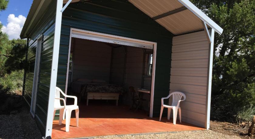 몬티셀로 (UT) Pavilion and Glamping Village, 3 Cabins, Tipi, Wagon, Kitchen 3성급 숙소 로비