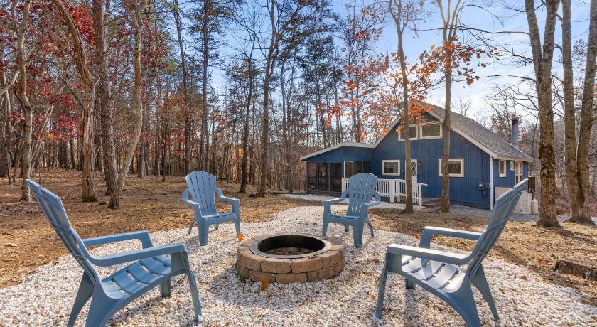 헤지스빌 Dog-Friendly Chalet in The Woods Resort w Fire Pit 4성급 숙소 부대시설