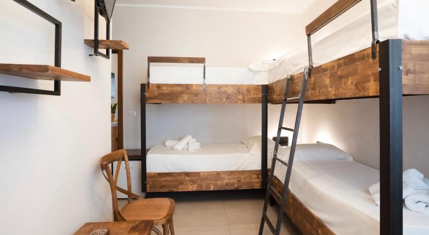 Image of Quadruple Room with Private Bathroom 1