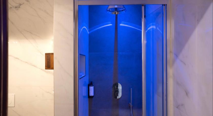 Image of Deluxe Double or Twin Room with Balcony 7