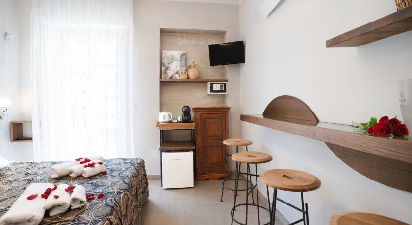 Image of Deluxe Double or Twin Room with Balcony 3