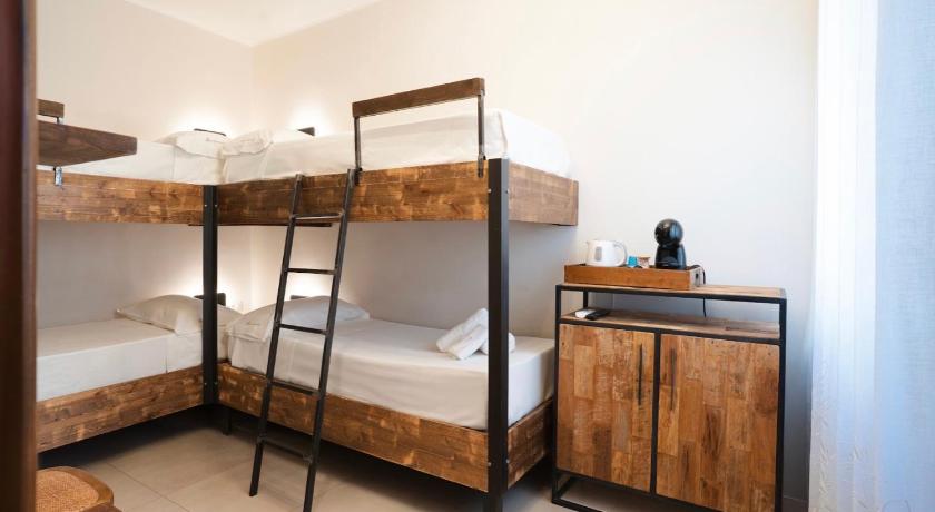 Image of Quadruple Room with Private Bathroom 0