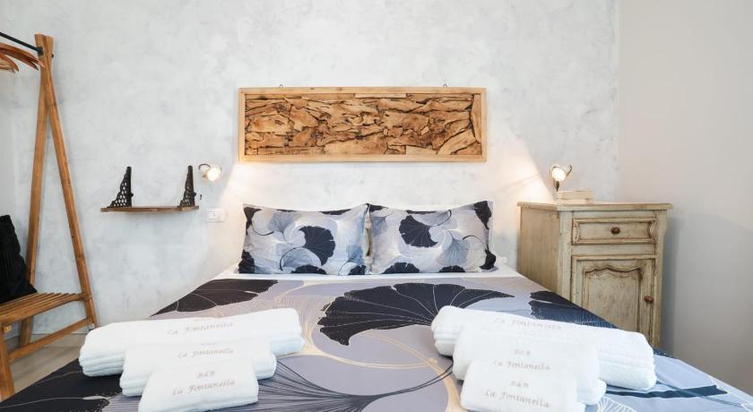 Image of Deluxe King Room 7