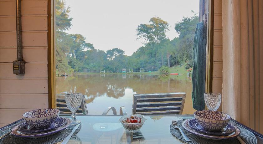 Quinta do Vale: Casa flutuante, 90km de SP - Lago, cascata, piscina, tranquilidade