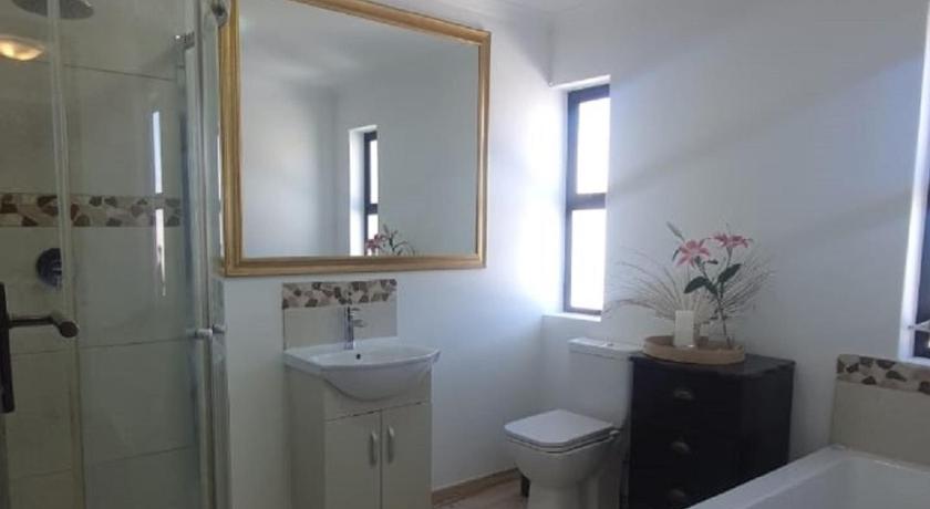 Tradewinds Guest House - image 4