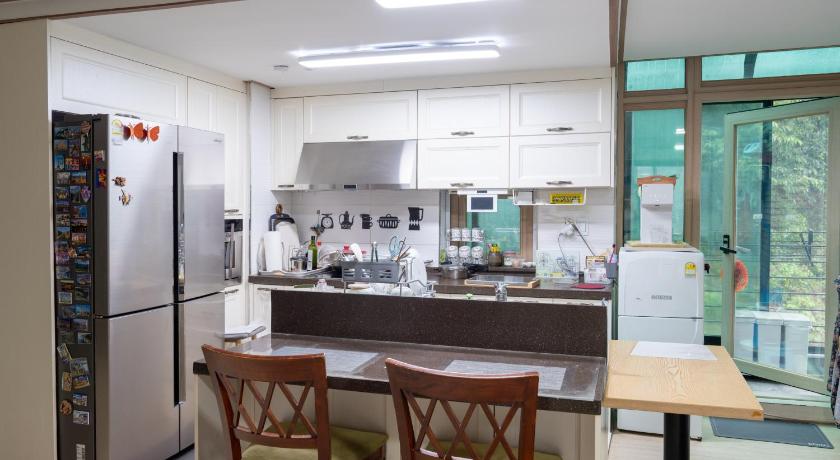 首尔 Josh's Homestay 住宿 泳池