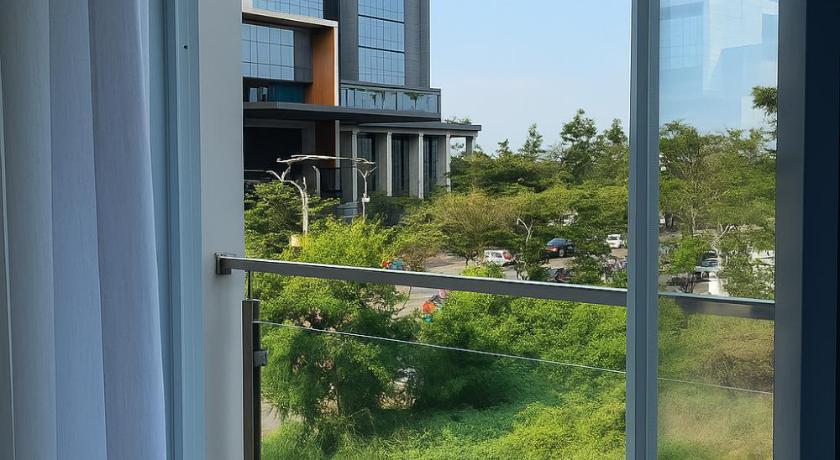 Image of Queen Room with Balcony 2