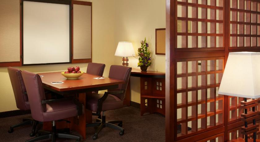 Larkspur Landing Folsom - An All-Suite Hotel