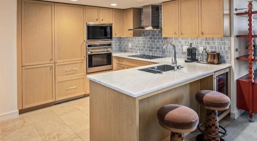 Image of Premium 1 Bedroom Ocean View Suite With Den 12