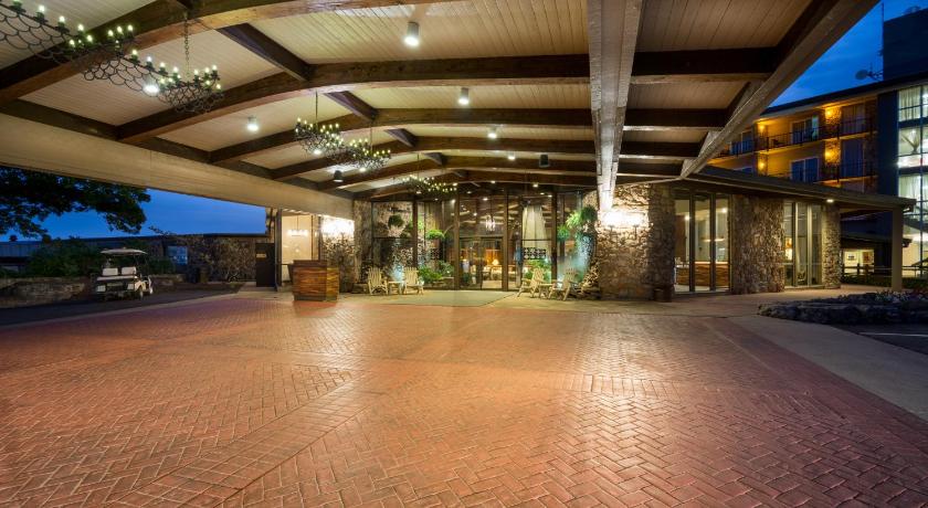 Lodge of Four Seasons Golf Resort, Marina & Spa photo