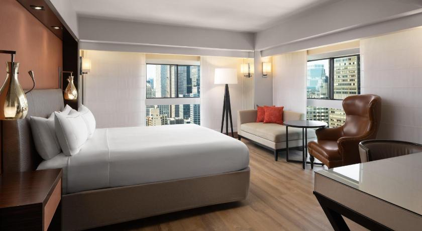 Image of DELUXE CITY VIEW CORNER 1 KING BED 1