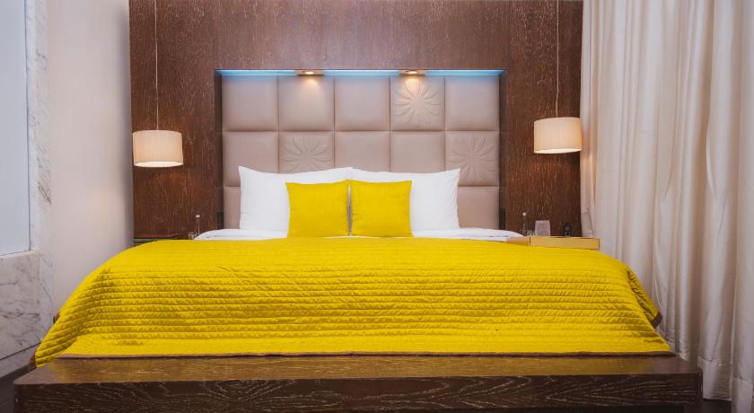 Image of Deluxe Suite with (Complimentary one way airport transfer,15% off on session of Spa and 15% off on Salon services ) 6