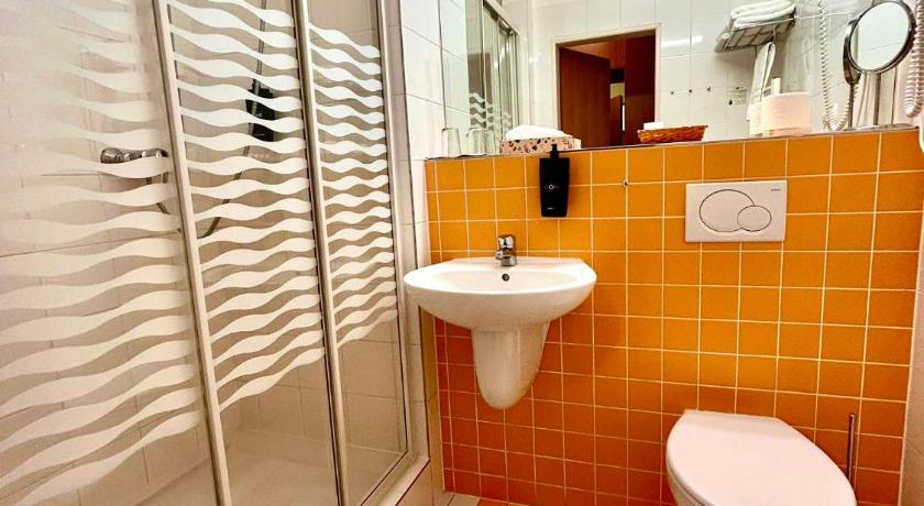 Image of Premium Double or Twin Room with Access to public Relax Center 15