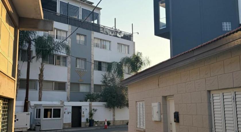 Town House, 10m from Chabad Lubavitch