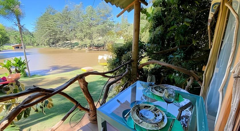 Quinta do Vale: Casa da Arvore - em meio a mata, cascata, lago, piscina, caiaque
