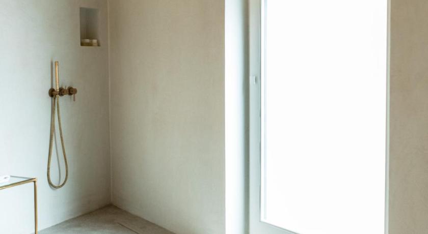 Image of King Suite with Spa Bath - Annex 11