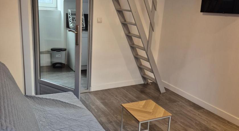 拉昂 17, face a la gare 4星级 民宿 大堂