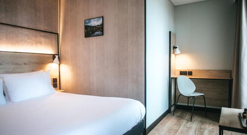 Image of Comfort room with 1 double bed 4