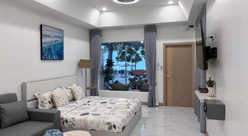 Image of Deluxe Double Room with Sea View 6