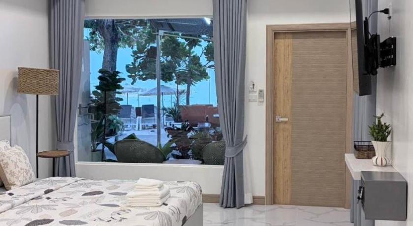Image of Deluxe Double Room with Sea View 8