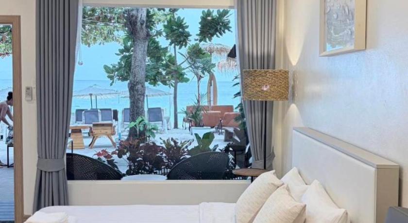 Image of Deluxe Double Room with Sea View 0