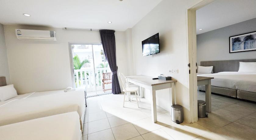 Image of Deluxe Family Room 0