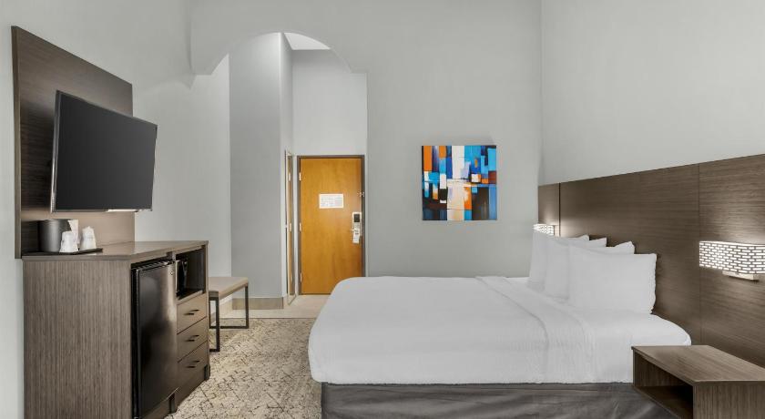 Image of 1 King Bed, Nonsmoking 1