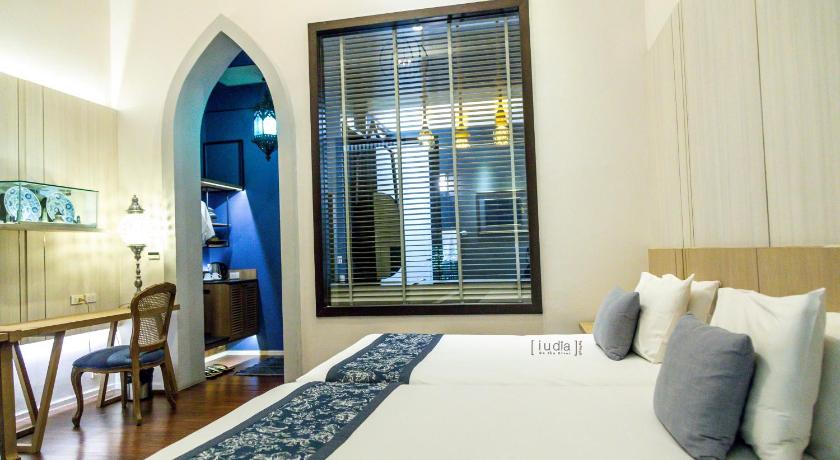 Image of Family Room 2