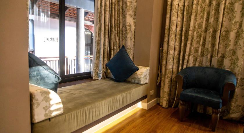 Image of Family Room 4