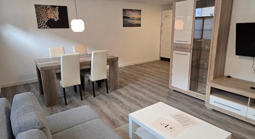 ツィッタウ FERIENWOHNUNG 70m2 APARTMENT in ZITTAUER STADTZENTRUM INNENSTADT INNENRING TOP LAGE - WOHNEN AUF ZEI 3つ星 シングルルーム レストラン