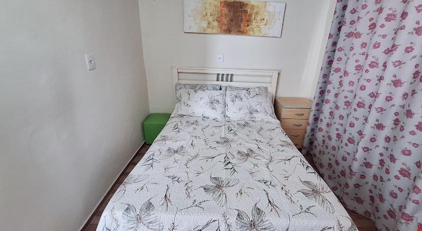 KITNET S4 em TORRES-RS - Confortavel com cama casal box, cama de solteiro bicama, televisao, geladei