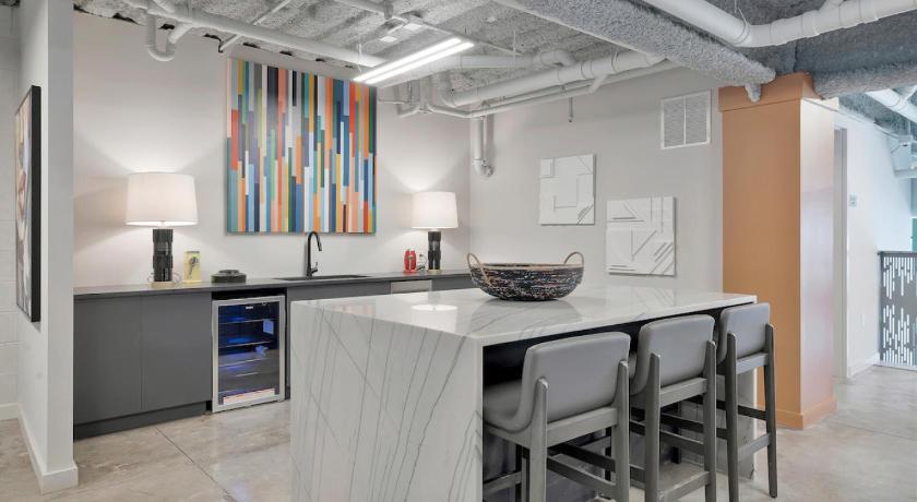 伯明罕 Cozy Downtown Spot, Gym, 5 min to Hospital) for field 4星级 住宿 泳池
