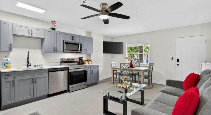 Park Shore Suites Unit 8